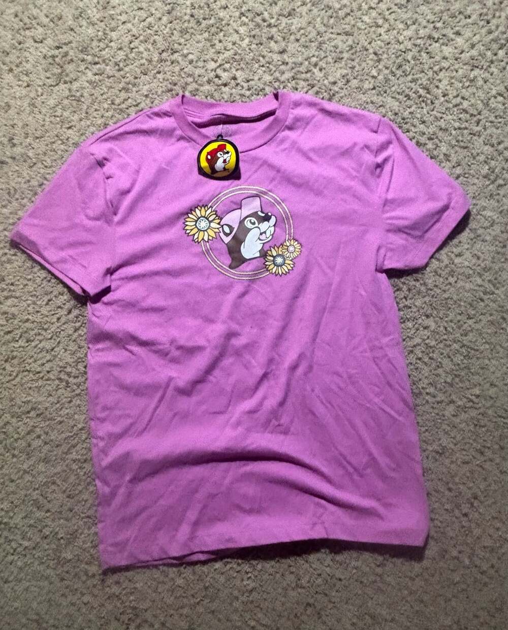 Buc-ee's Boots & Buc-ee's Graphic T-Shirt Size M Pink